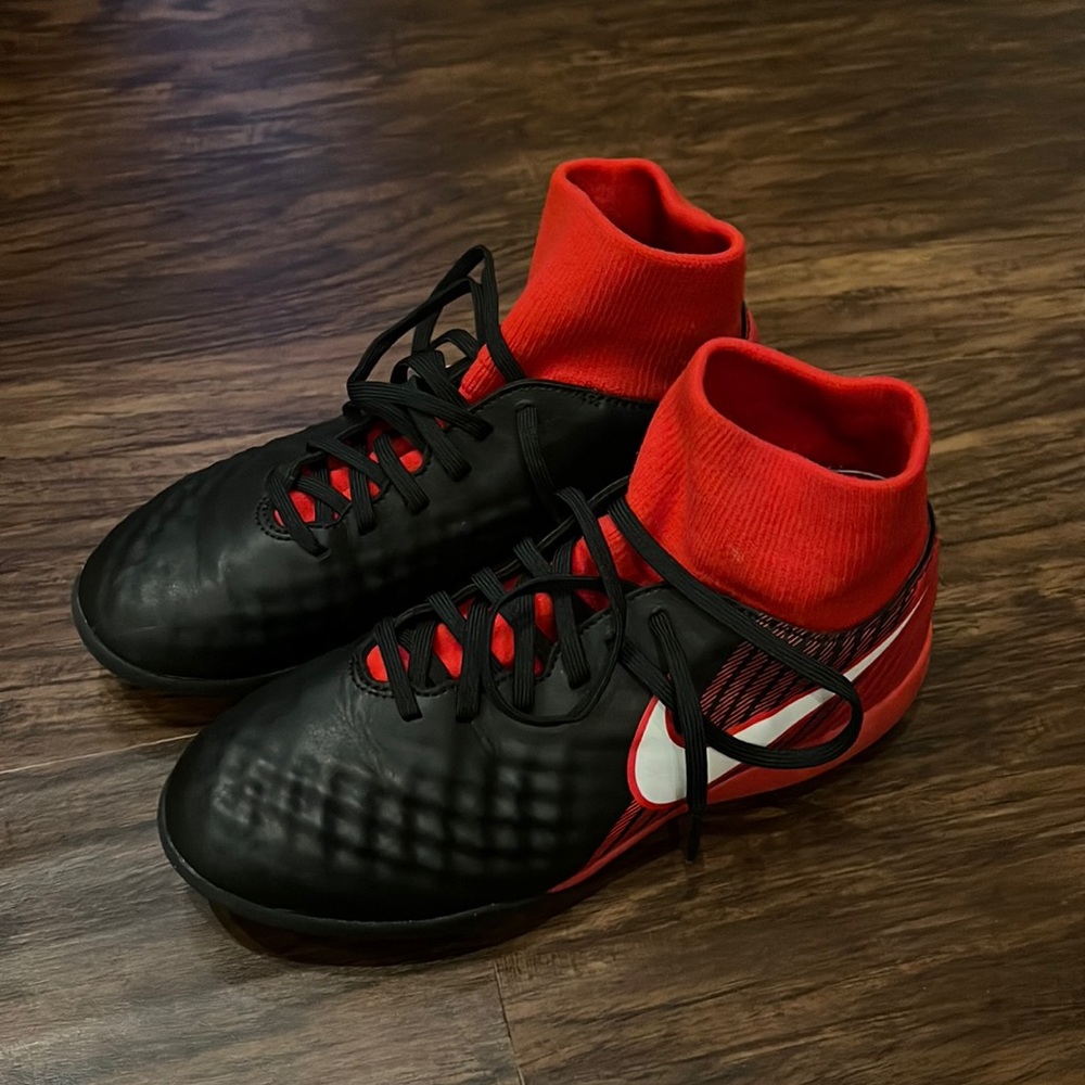 Nike JR MagistaX Onda II DF TF Indoor Turf Size 5